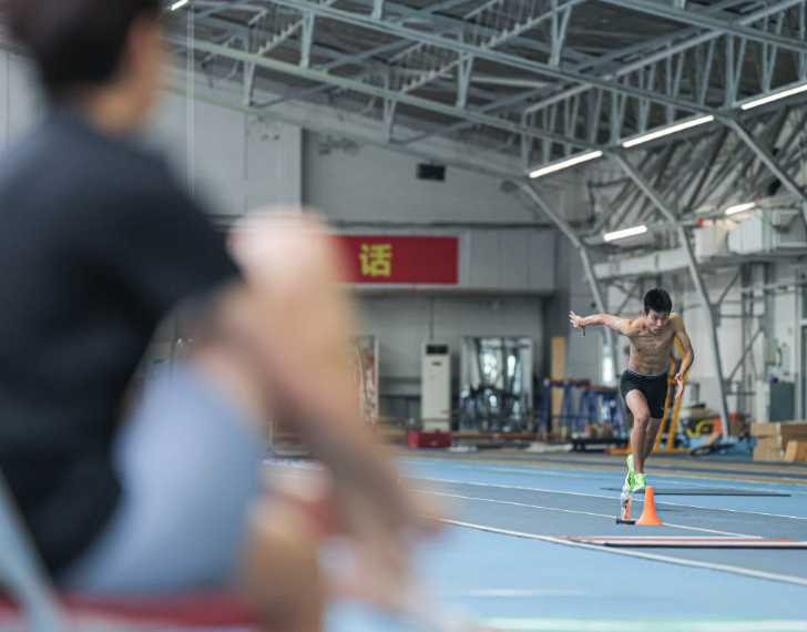 杏彩体育陪你跨越每一个难关